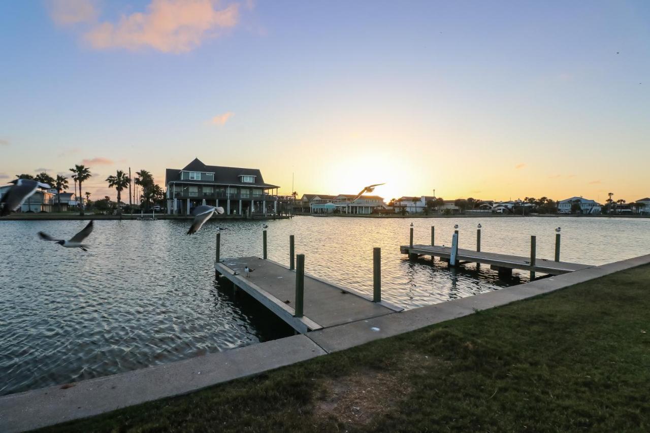 One-Of-A-Kind Beach Home With Lounge Bar Game Room Galveston Extérieur photo